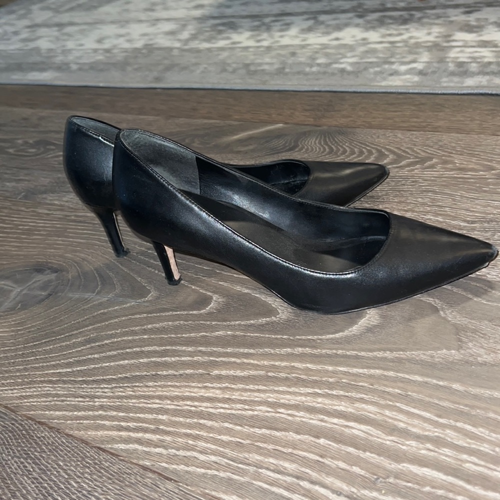 Women via spiaga black leather heeled pointed toe size 8 pump